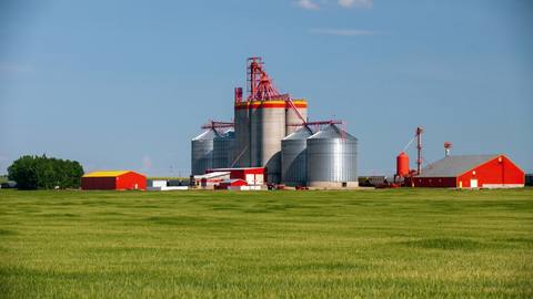 Prairie grain elevator complex with steel storage bins